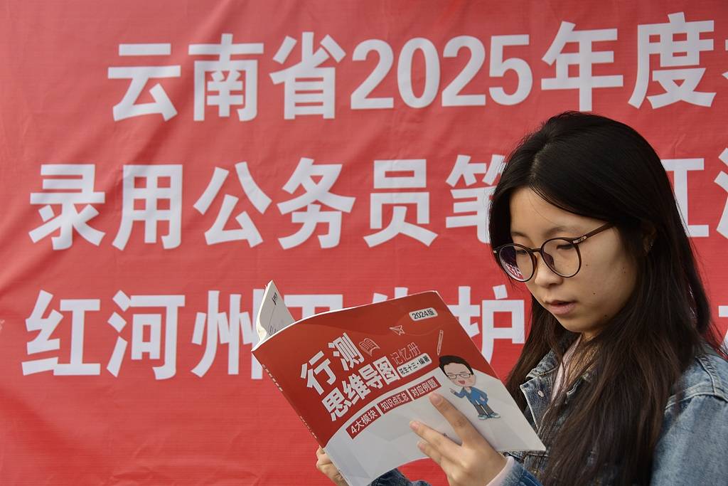 公务员连续旷工超15天被辞退，说铁饭碗不铁有点早