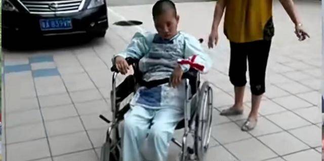 益阳一妈妈跳广场舞10年“唤醒”植物人女儿：医生说舞乐能刺激神经，我就照做了