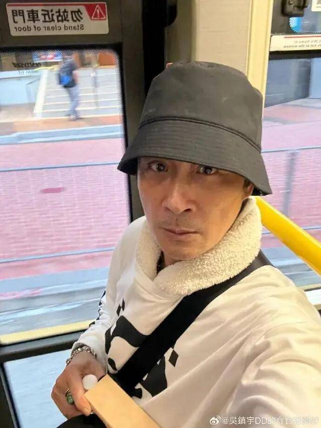 63岁吴镇宇差点被赶下公交车，掏身份证自证清白