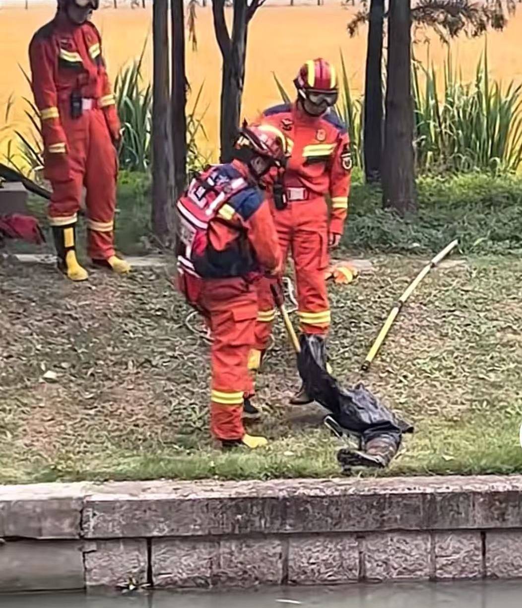 上海一男子报警称发现“浮尸”！多部门“全副武装”赶来，结局反转：捞起一双长筒雨鞋