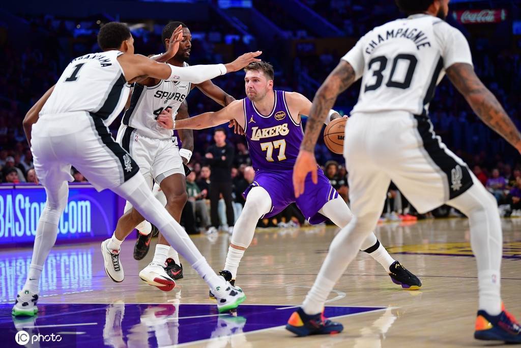 NBA官方公布湖人马刺裁判报告 末节1.2秒存在关键误判