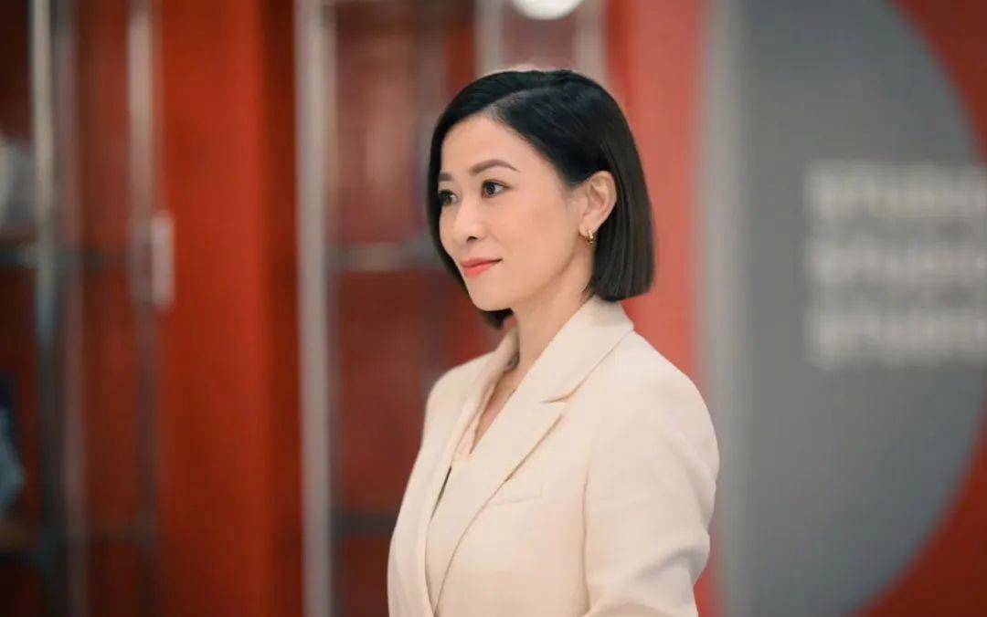 考古|TVB最后一位当家花旦佘诗曼：曾三封视后，如今50岁未婚独居靠自己活成女王