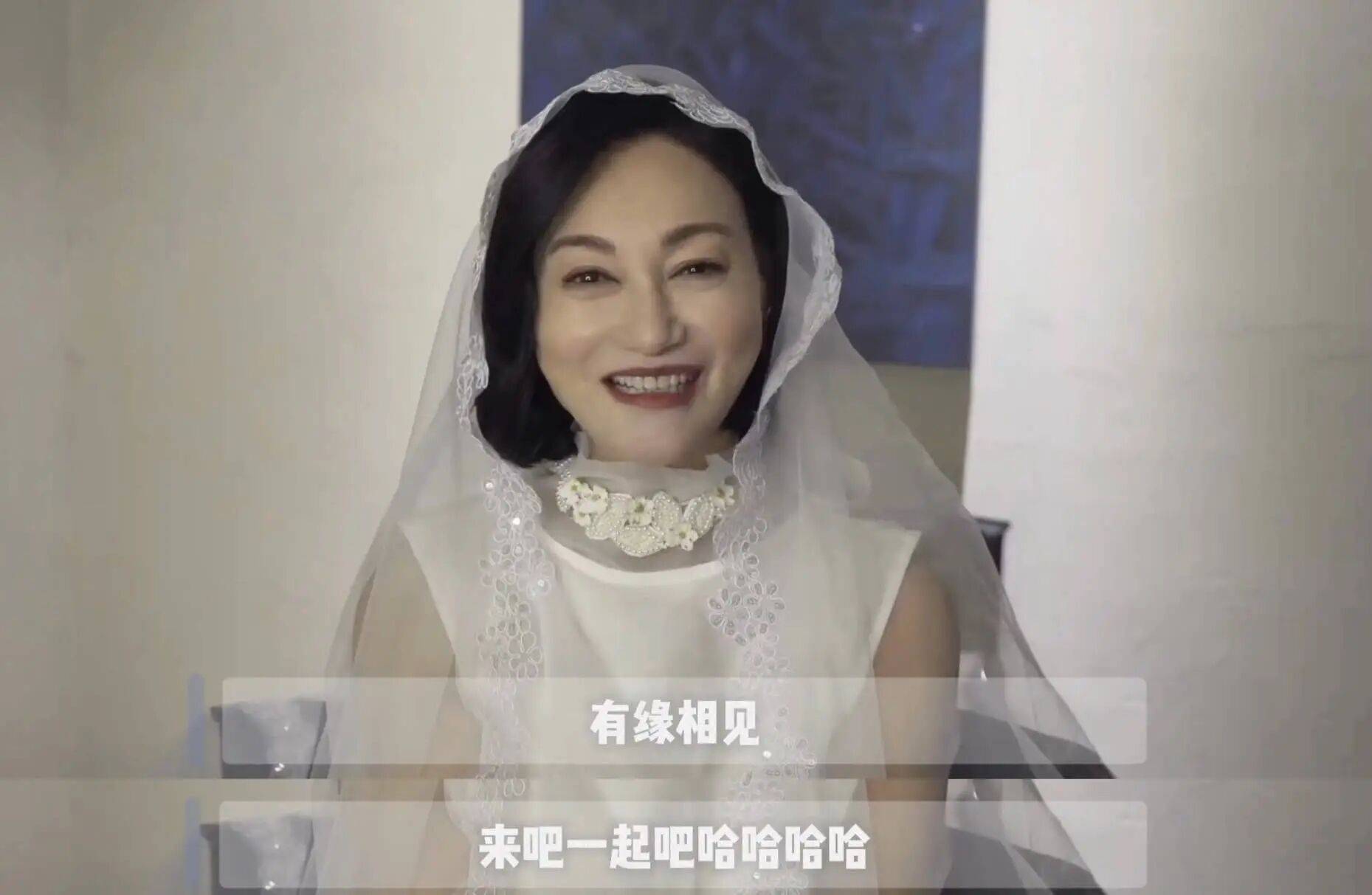 考古|惠英红自曝拿奖后谈百倍涨薪！拍打戏至残疾阑尾手术后7天复工，她的人生是拼出来的