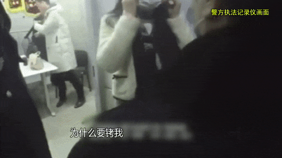 上海地铁一男子被打10个耳光不还手！“被打还手即互殴”成历史