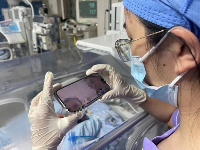 新疆一24岁产妇凌晨生下5胞胎(1男4女),最重1030克,最轻仅870克,概率六千万分之一