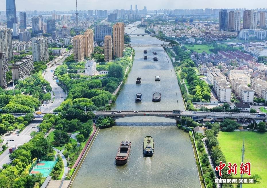 江苏苏州:京杭大运河水位回落 再现输运繁忙景象