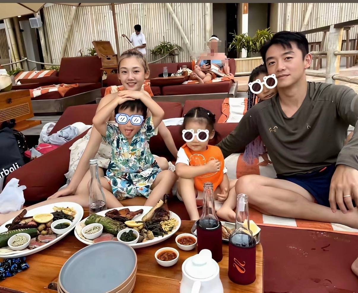 苗苗淡出荧幕三年抱仨被嘲生育机器，如今和郑恺陪儿女海外游学，是牺牲还是选择？