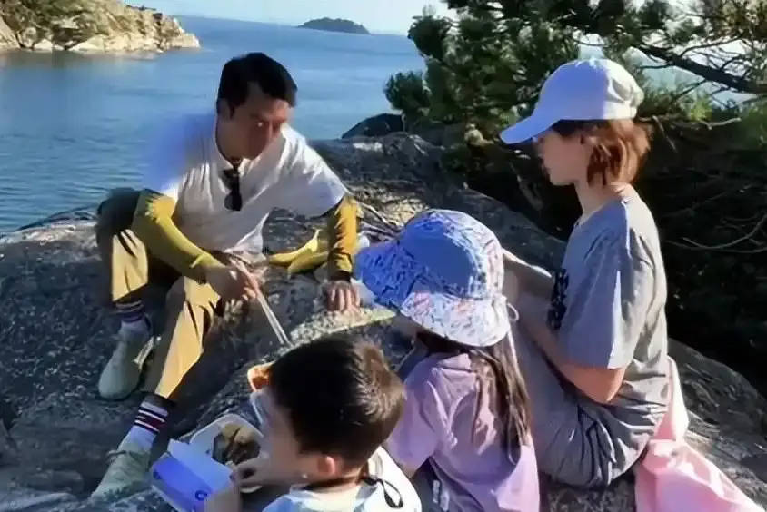 苗苗淡出荧幕三年抱仨被嘲生育机器，如今和郑恺陪儿女海外游学，是牺牲还是选择？